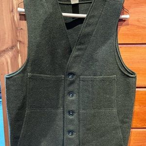Filson Wool vest. Vintage. Size 40 akin to medium. Forest green color